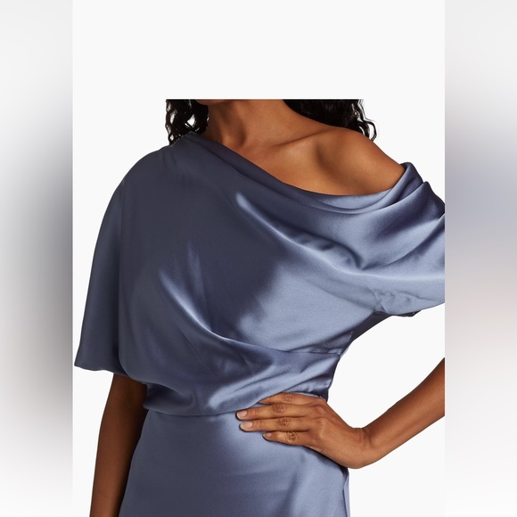 Amsale Off Shoulder Evening Gown in near perfect condition. - Picture 4 of 7